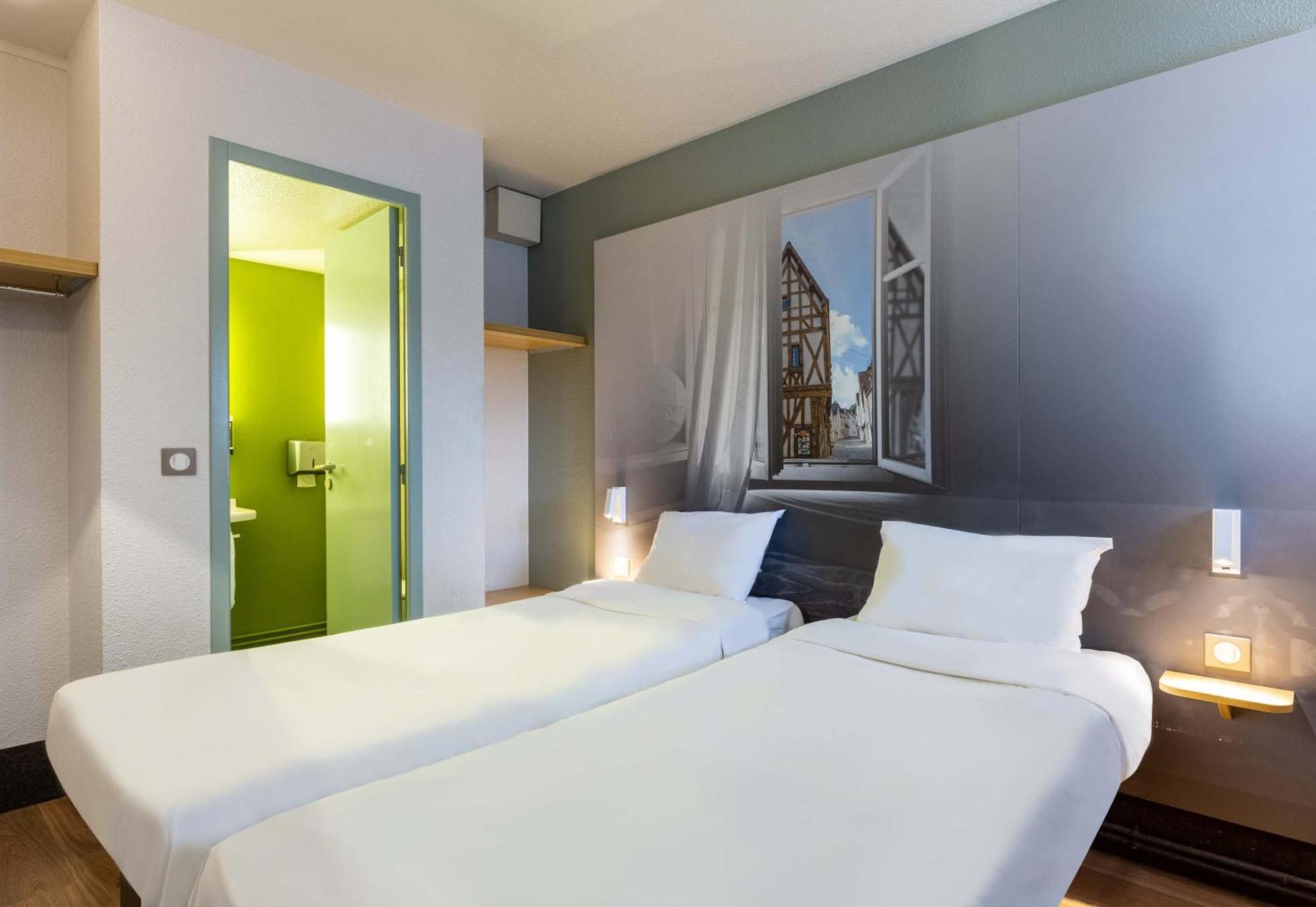 B&B Hotel Chartres Le Forum Le Coudray Exterior photo